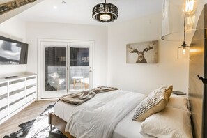 2 bedrooms, desk, iron/ironing board, travel cot