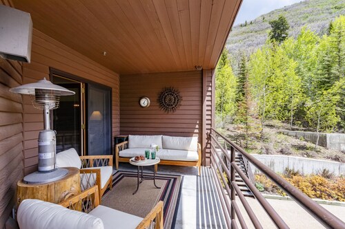 Fantastic 2 bed steps from Deer Valley Skiing.