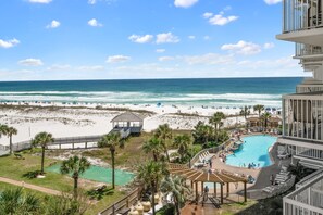 On the beach - Direct beachfront, pools, cafe, tiki bar, tiki bar beach service, gym, sauna! (Destin)