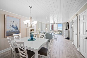 Interior - Direct beachfront, pools, cafe, tiki bar, tiki bar beach service, gym, sauna! (Destin)