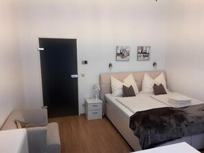 Individually decorated, individually furnished, blackout curtains - Concorditas Apartments (Vienna)