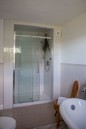 Bathroom shower - Auberge Québe Issime (Saguenay)