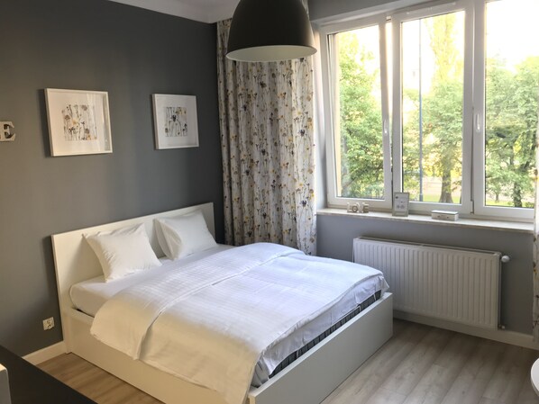 Iron/ironing board, WiFi, bed sheets