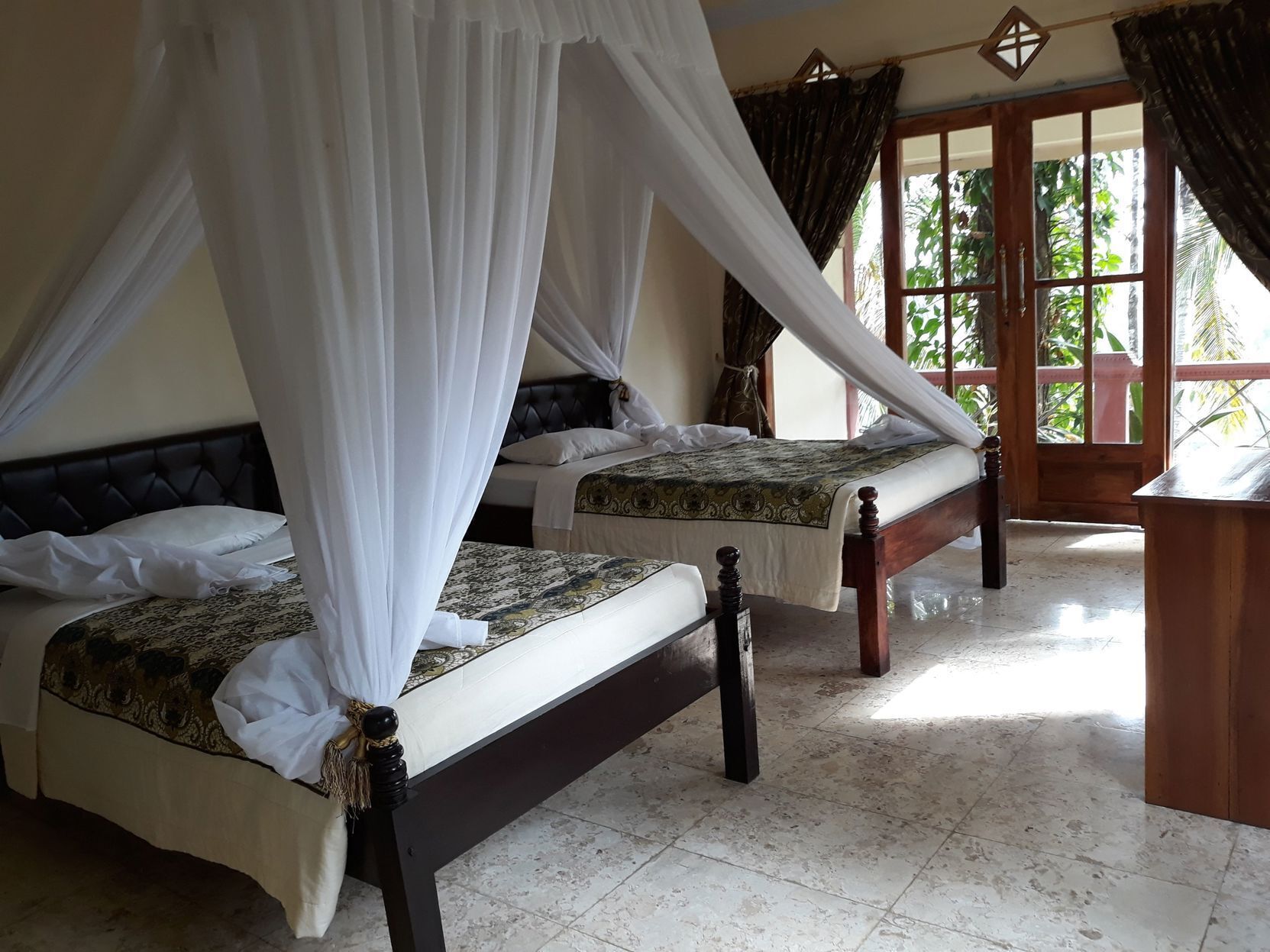 Minibar, individually decorated, individually furnished, desk