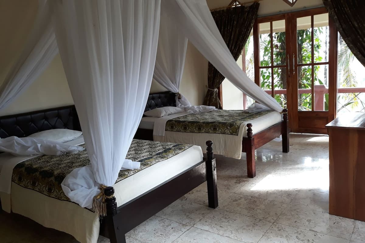 Minibar, individually decorated, individually furnished, desk