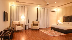 Executive Room, 1 King Bed, Accessible, Executive Level