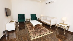 Executive Suite | Living room