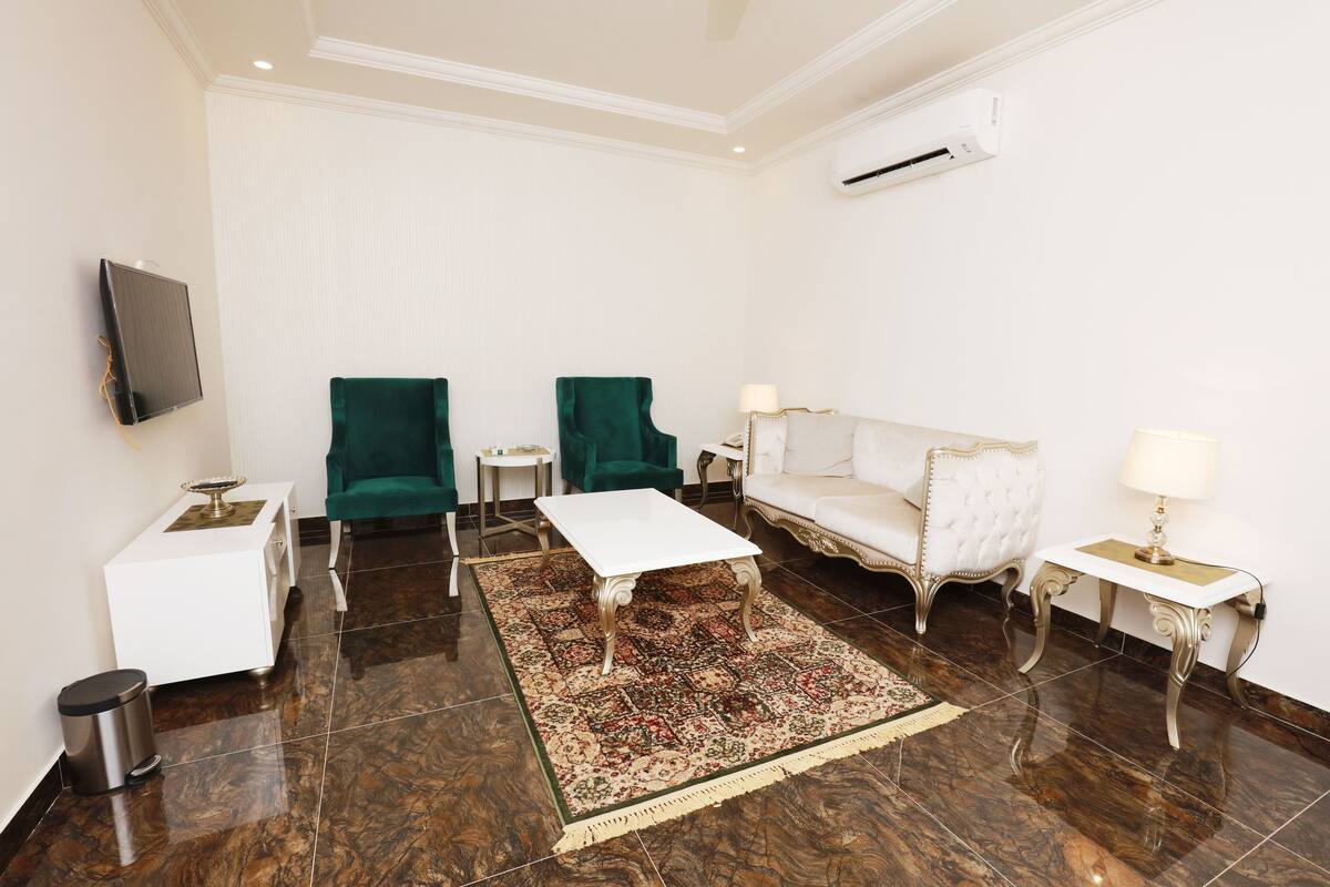Executive Suite | Living room