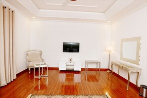 Individually decorated, individually furnished, laptop workspace - The Arena Hotel (Multan)