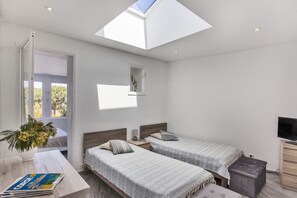 6 habitaciones, tabla de planchar con plancha y cuna de viaje 