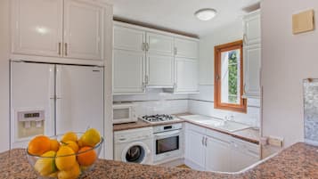 ثلاجة، ميكروويف، فرن، موقد طهي مسطح