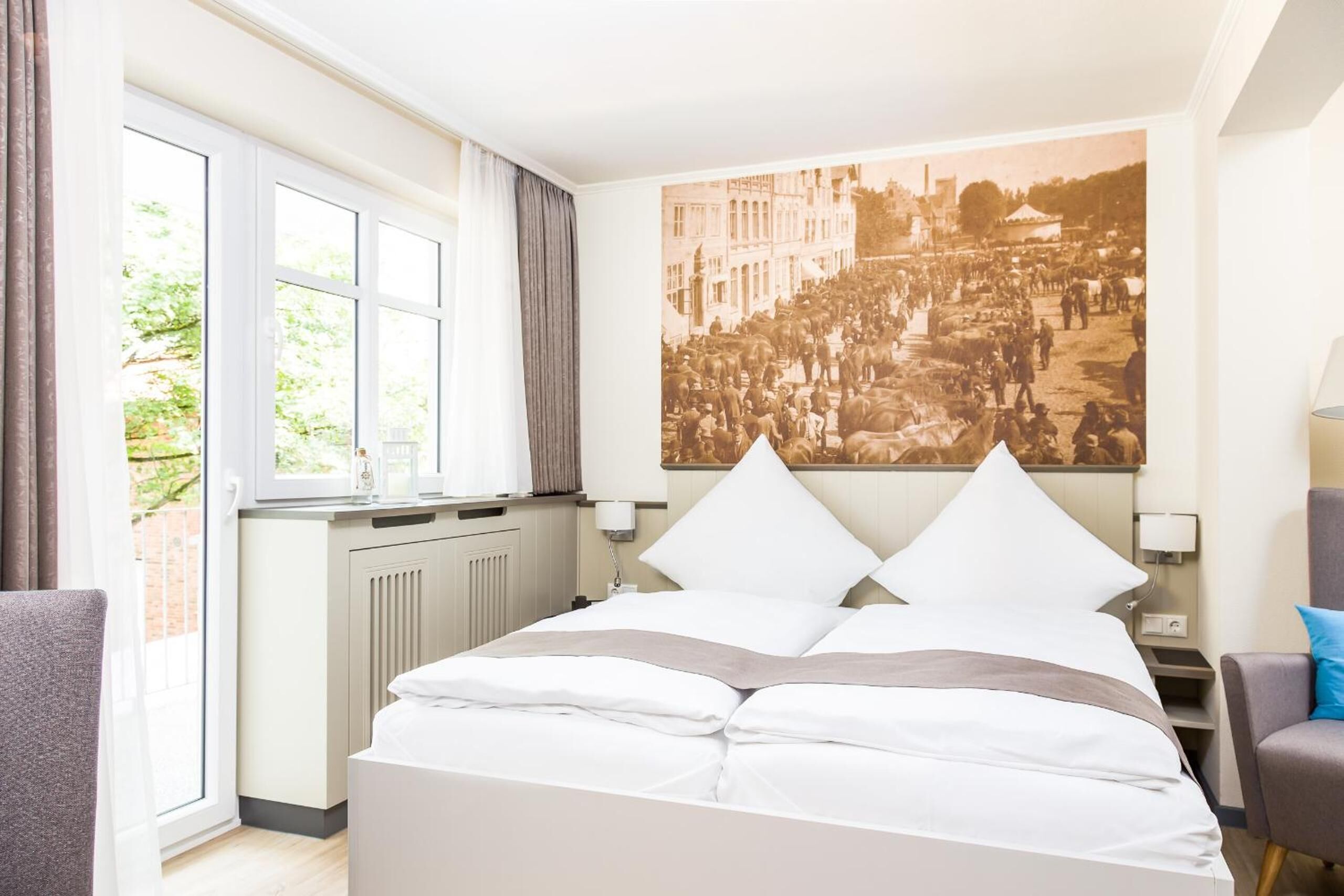 individually decorated, individually furnished, desk, soundproofing