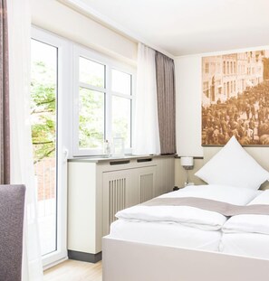 각각 다른 스타일의 인테리어, 각각 다르게 가구 비치, 책상, 방음 설비