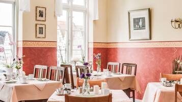 Tägliches inbegriffenes Frühstücksbuffet