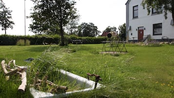 Children’s play area – outdoor