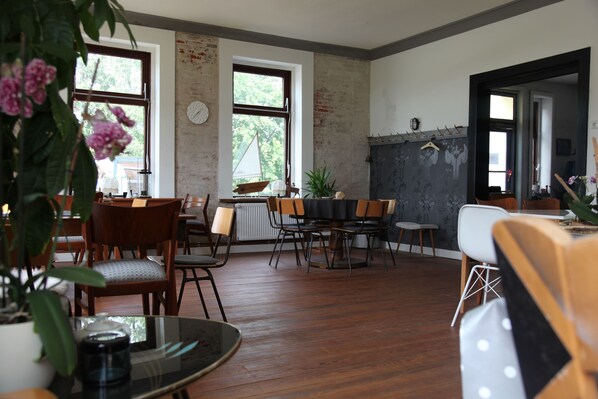 Daily full breakfast (EUR 13 per person) - Boutique Pension Ahoi (Wesselburenerkoog)