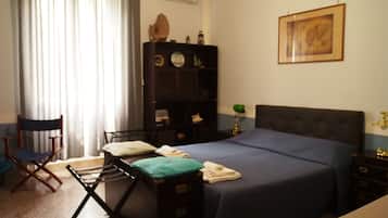 Kamar Quadruple Comfort, kamar mandi pribadi, pemandangan kota (Alloggio del Capitano) | Seprai Frette Italia dan seprai premium