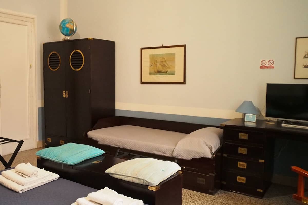 Comfort Quadruple Room, Private Bathroom, City View (Alloggio del Capitano) | Street view