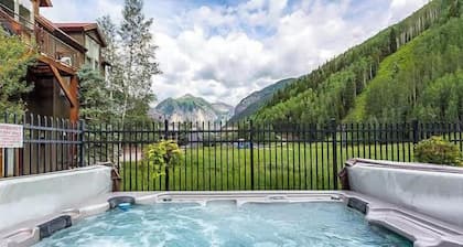 Lux D-town Telluride Condo Hot Tub, Pool & Parking