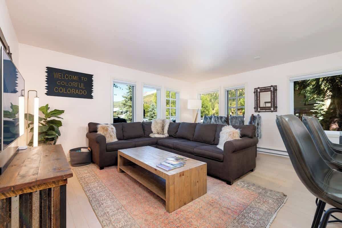 Smart TV, aparelho de som, escritórios