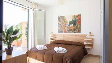 1 habitación y escritorio