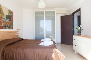 1 quarto, escrivaninha