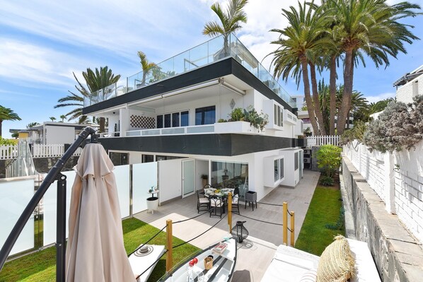 تناول الطعام بالخارج