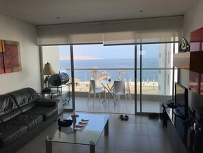 Télévision, lecteur de DVD, chaîne hi-fi