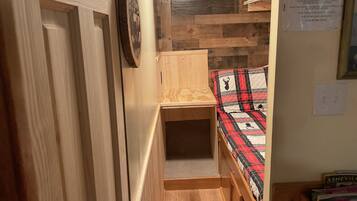 1 多间卧室、免费 WiFi、床单