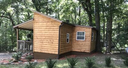 Hiljainen Haven Tiny Home-kylpytynnyri-Lemmikkiystävällisiä-Asheville Mtns