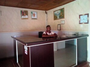 Quầy tiếp tân