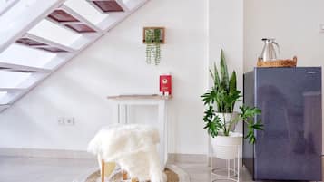 Comfort-Studio, 1 King-Bett | Wohnbereich