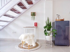 Living area - The Sloth Bali (Canggu)
