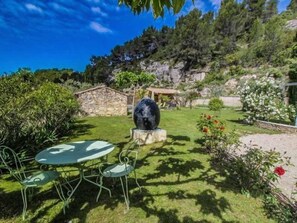 Outdoor dining - L'Oliveraie by Interhome (Le Barroux)