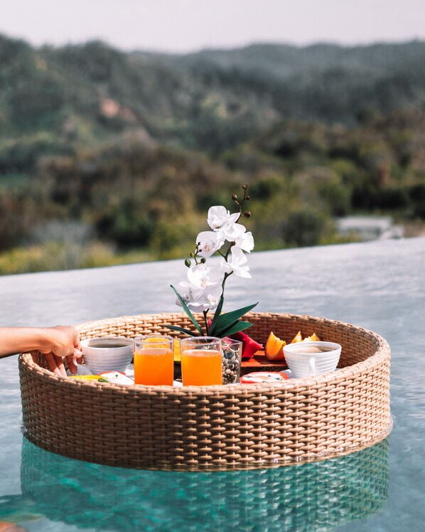 Outdoor dining - Villa Alasa (Kuta)