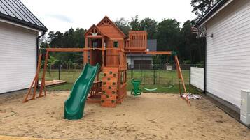 Children’s play area – outdoor