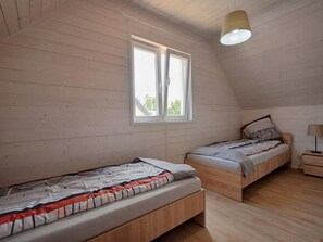 2 室のベッドルーム、低刺激性寝具、防音設備、アイロン / アイロン台