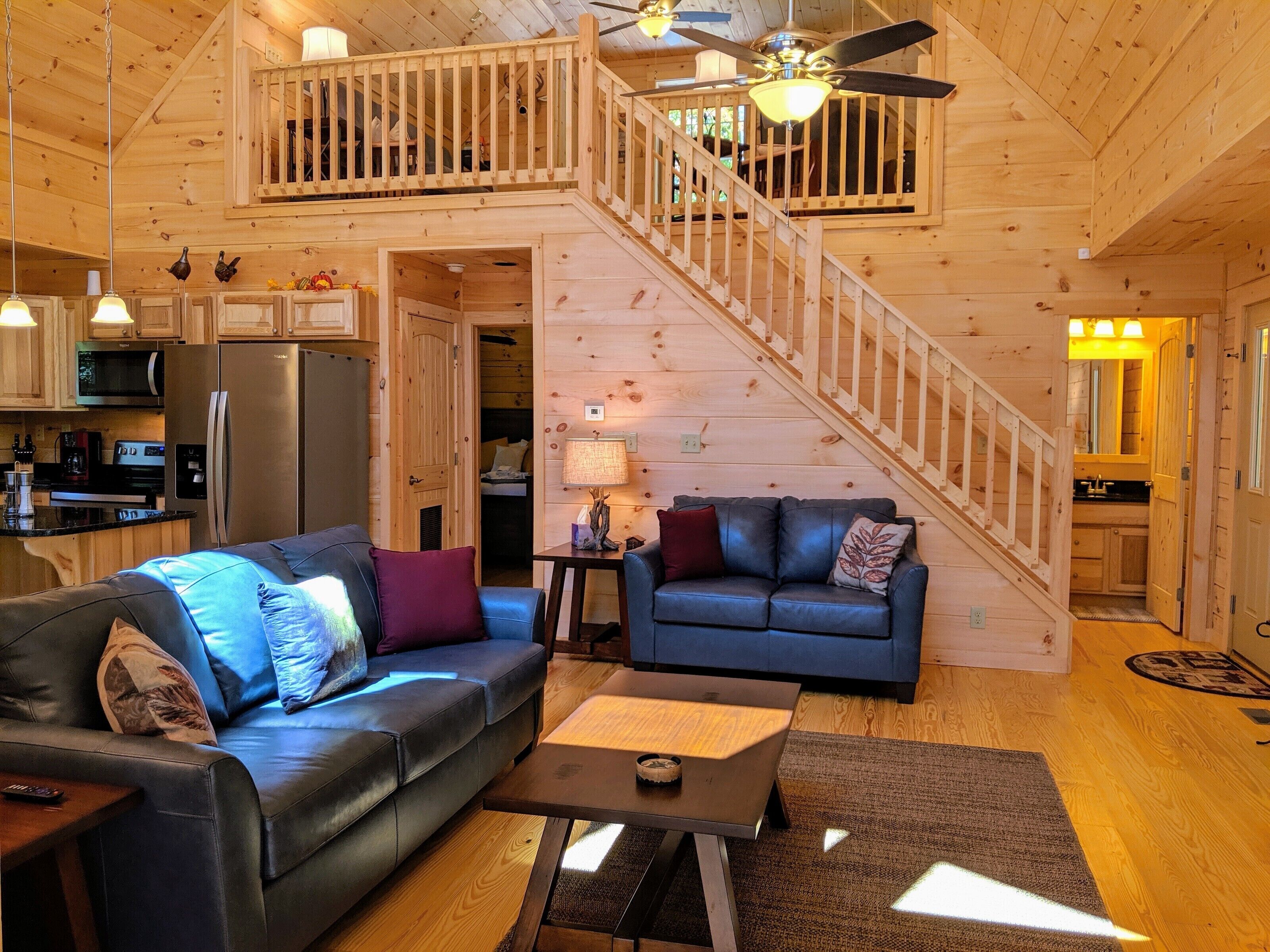 Smart TV, chimenea, reproductor de DVD y futbolito 