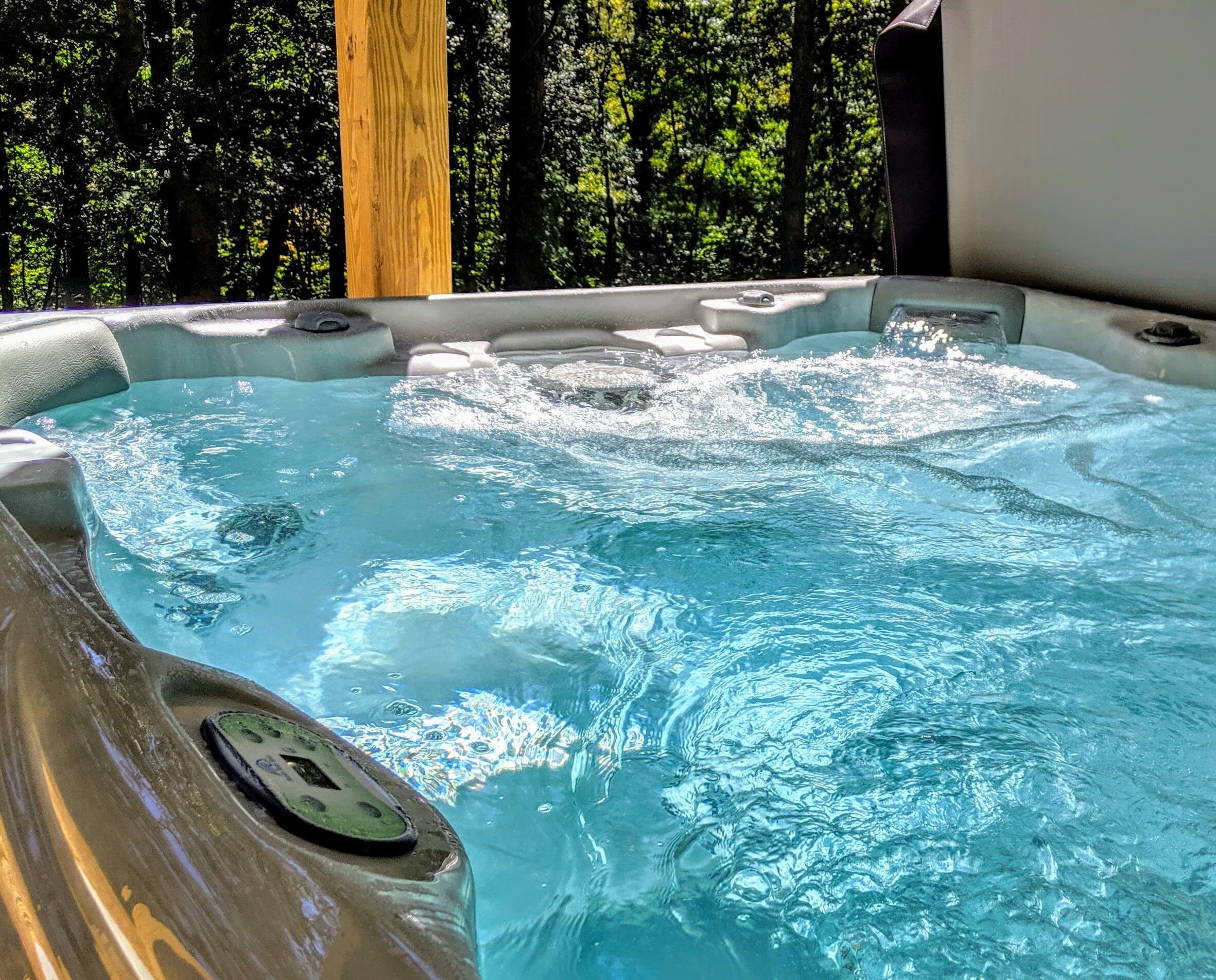 Tina de hidromasaje al aire libre