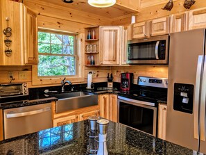 Fridge, microwave, oven, stovetop - Cabin life near Asheville/Hendersonville. Secluded but still convenient escape!
(Fletcher)