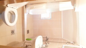 Combined shower/bathtub, hair dryer, towels, soap