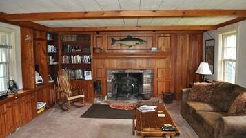 Smart TV, DVD player, ping pong, books