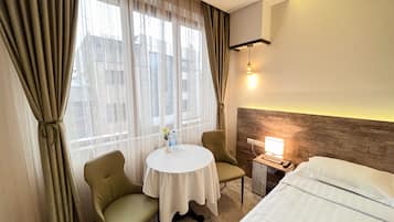 Chambre Double Standard | Draps en coton égyptien, literie de qualité supérieure, surmatelas