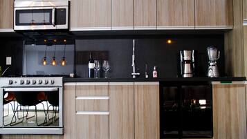 Refrigerador, microondas, horno, placa de cocina