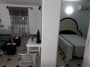 2 عدّة غرف نوم ومكواة/لوح كي وواي فاي مجانًا وملاءات أسرّة