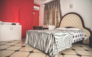 2 habitaciones, tabla de planchar con plancha y wifi gratis 