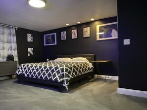 4 عدّة غرف نوم وواي فاي وملاءات أسرّة