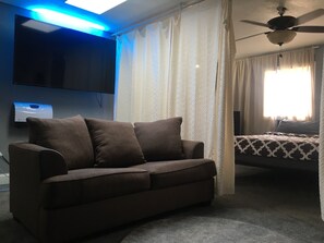 Télévision, table de tennis de table