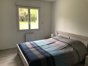 3 bedrooms, iron/ironing board, travel cot, WiFi - New detached house 200m from the seawall of Der 6 beds + closed garage (Sainte Marie du lac nuisement)