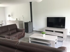 TV - New detached house 200m from the seawall of Der 6 beds + closed garage (Sainte Marie du lac nuisement)